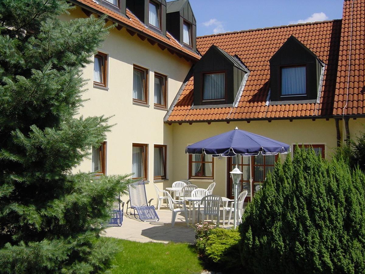 Hotel Garni Vierjahreszeiten Bad Staffelstein Exterior photo