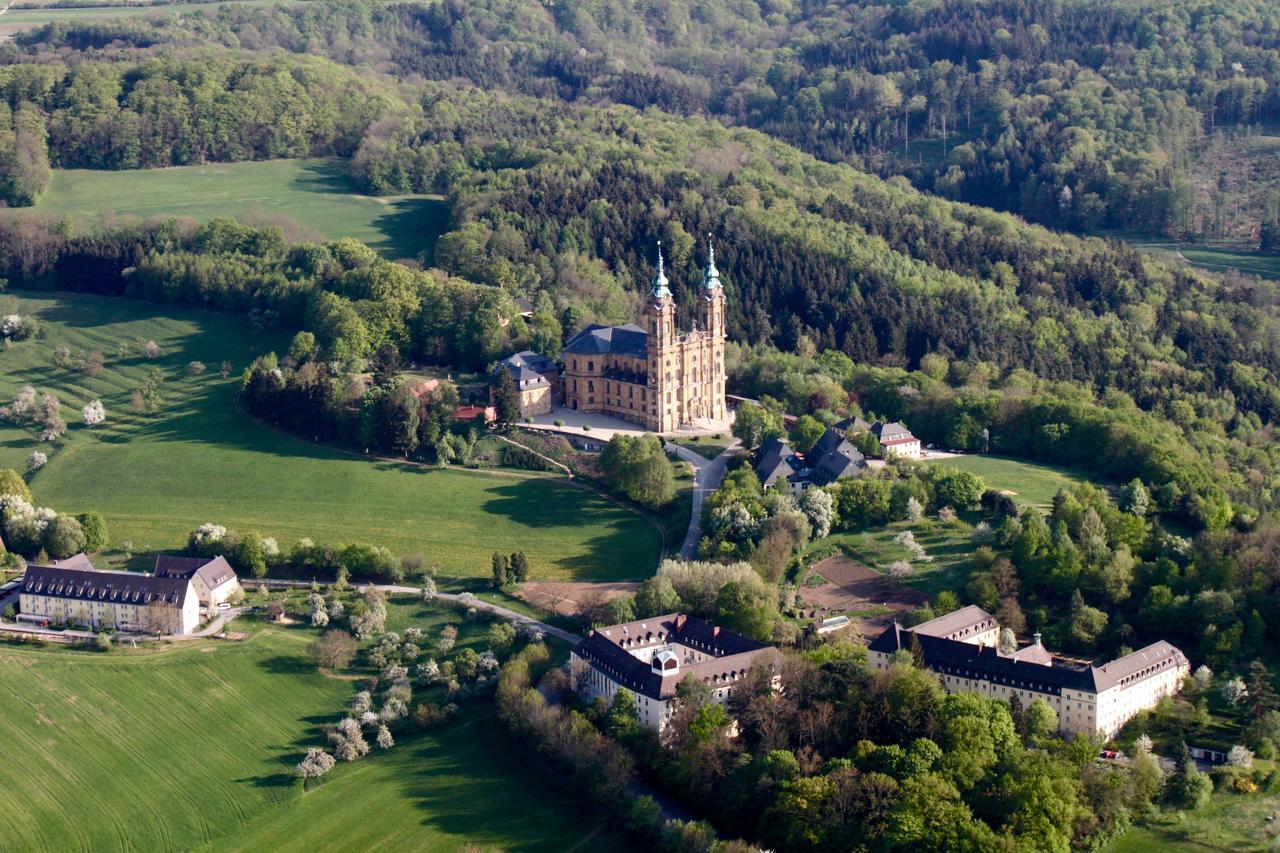 Hotel Garni Vierjahreszeiten Bad Staffelstein Exterior photo