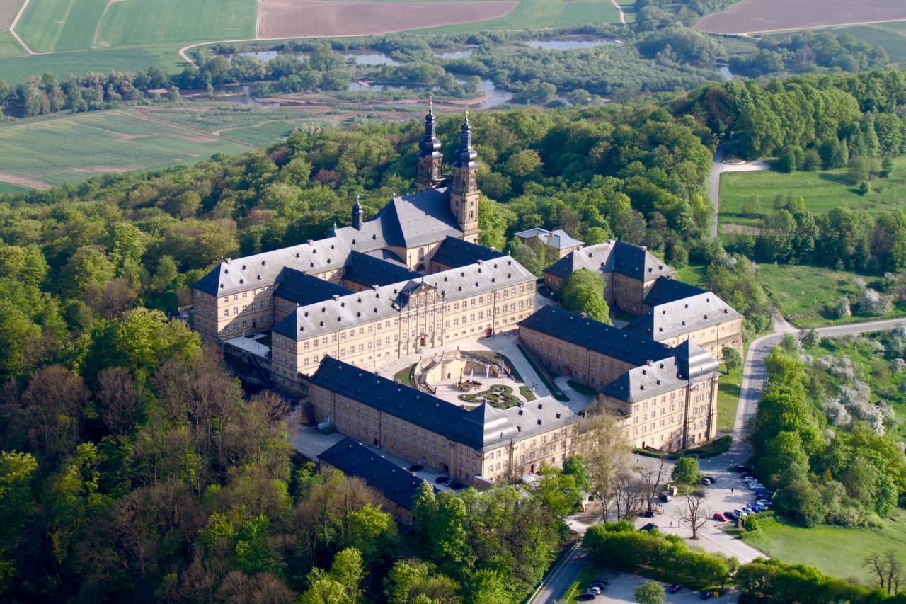 Hotel Garni Vierjahreszeiten Bad Staffelstein Exterior photo